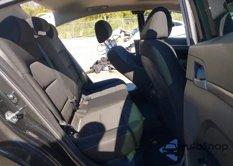 2018 Hyundai Elantra Value Edition z USA, uszkodzony, nr VIN 5NPD84LF6JH373324